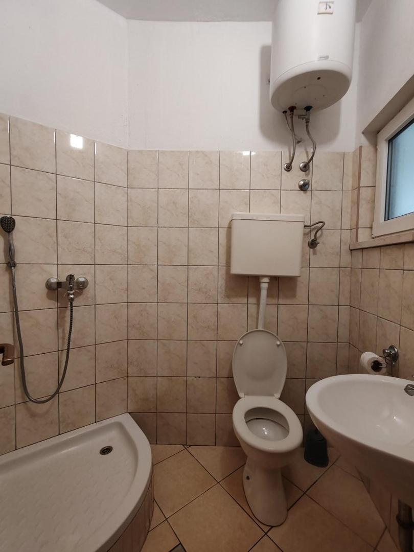 Apartmani I Sobe Brancin เนอุม ภายนอก รูปภาพ