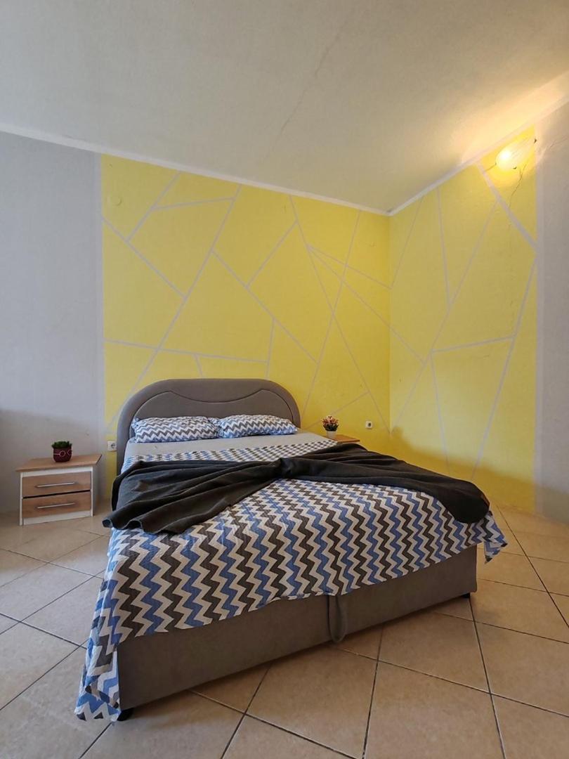 Apartmani I Sobe Brancin เนอุม ภายนอก รูปภาพ