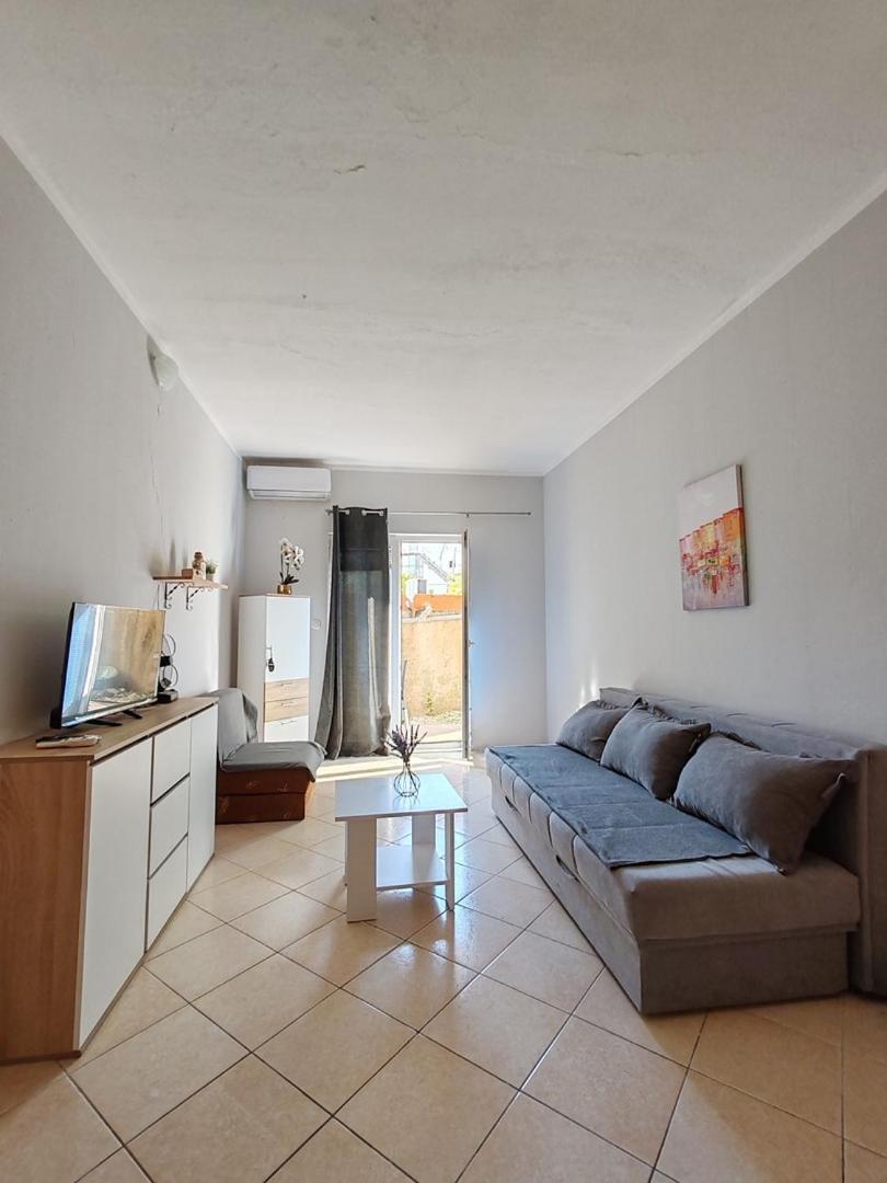 Apartmani I Sobe Brancin เนอุม ภายนอก รูปภาพ