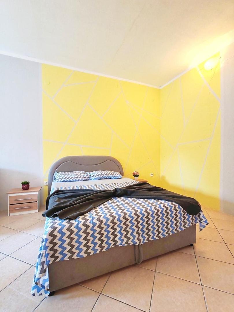 Apartmani I Sobe Brancin เนอุม ภายนอก รูปภาพ