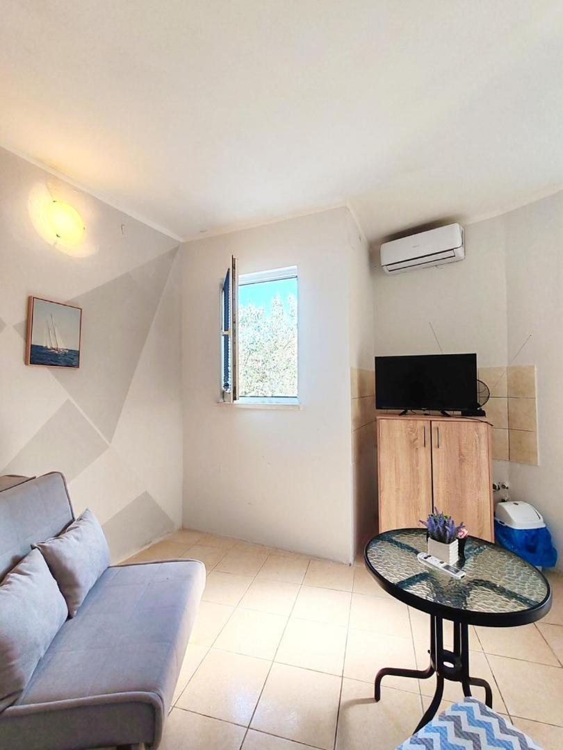 Apartmani I Sobe Brancin เนอุม ภายนอก รูปภาพ