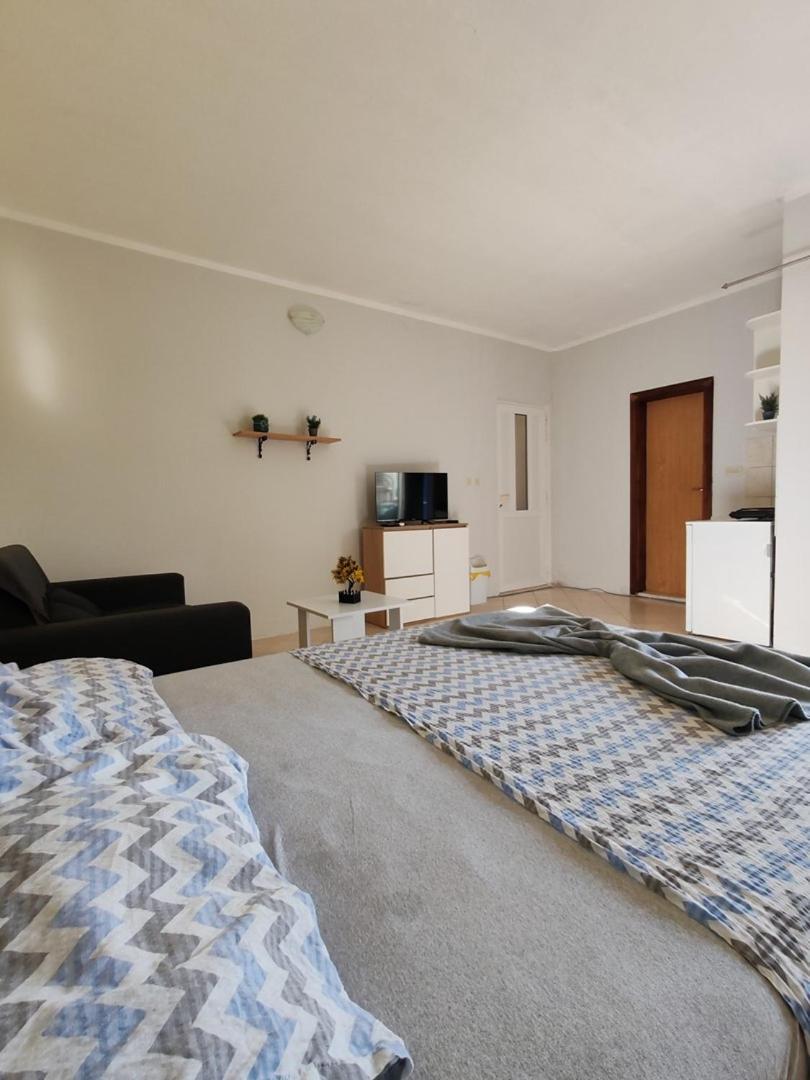 Apartmani I Sobe Brancin เนอุม ภายนอก รูปภาพ