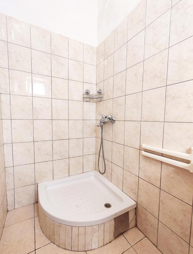 Apartmani I Sobe Brancin เนอุม ภายนอก รูปภาพ