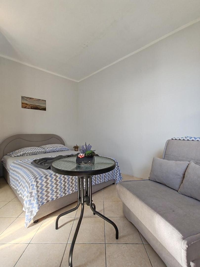 Apartmani I Sobe Brancin เนอุม ภายนอก รูปภาพ