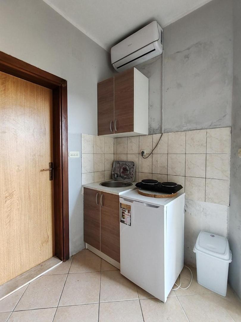 Apartmani I Sobe Brancin เนอุม ภายนอก รูปภาพ